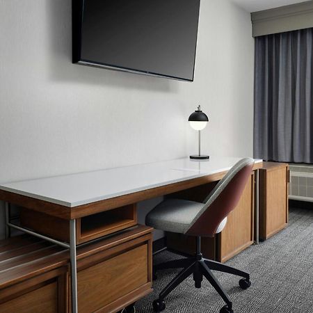 Courtyard by Marriott Stockton Hotell Exteriör bild