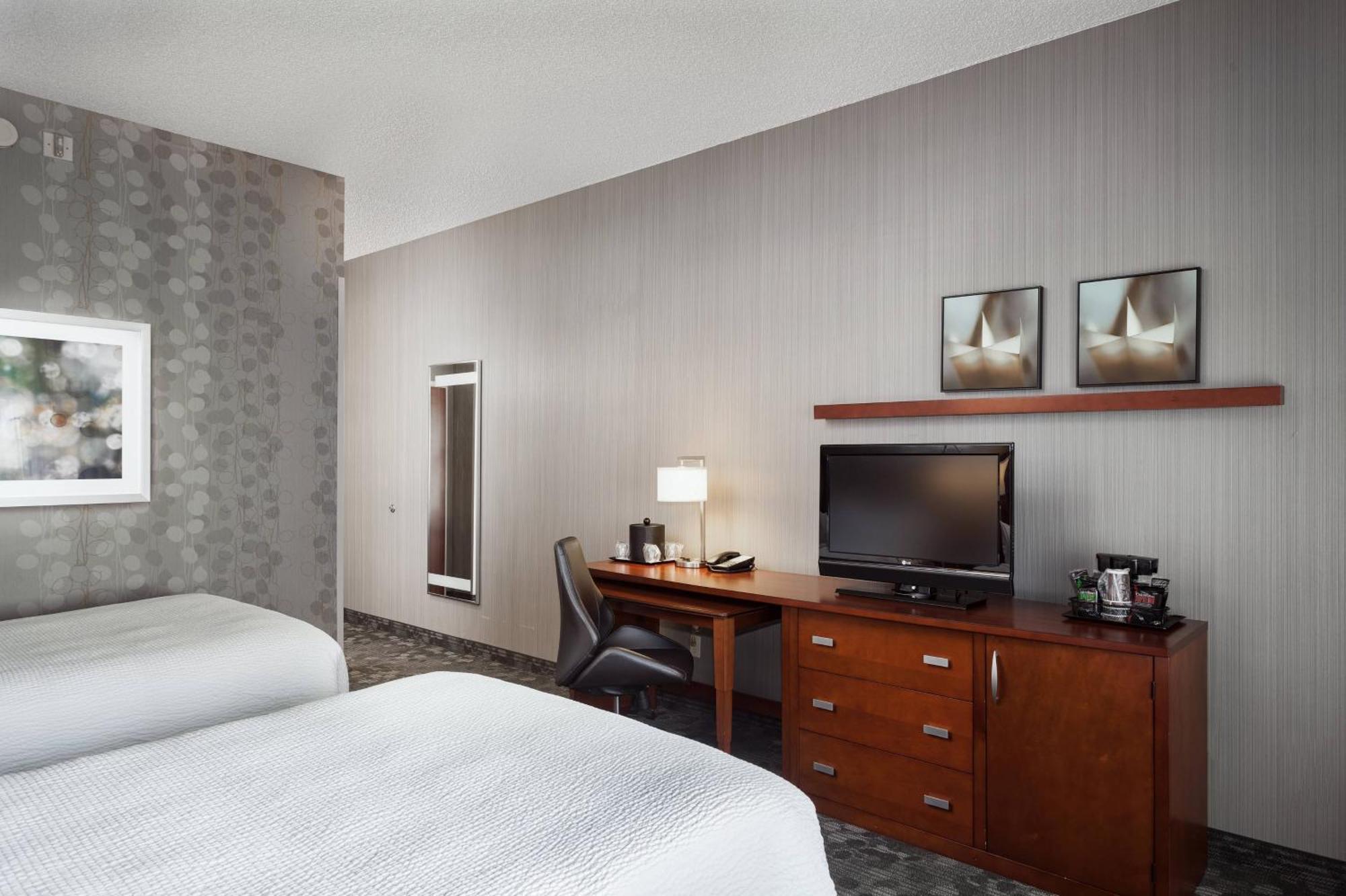 Courtyard by Marriott Stockton Hotell Exteriör bild