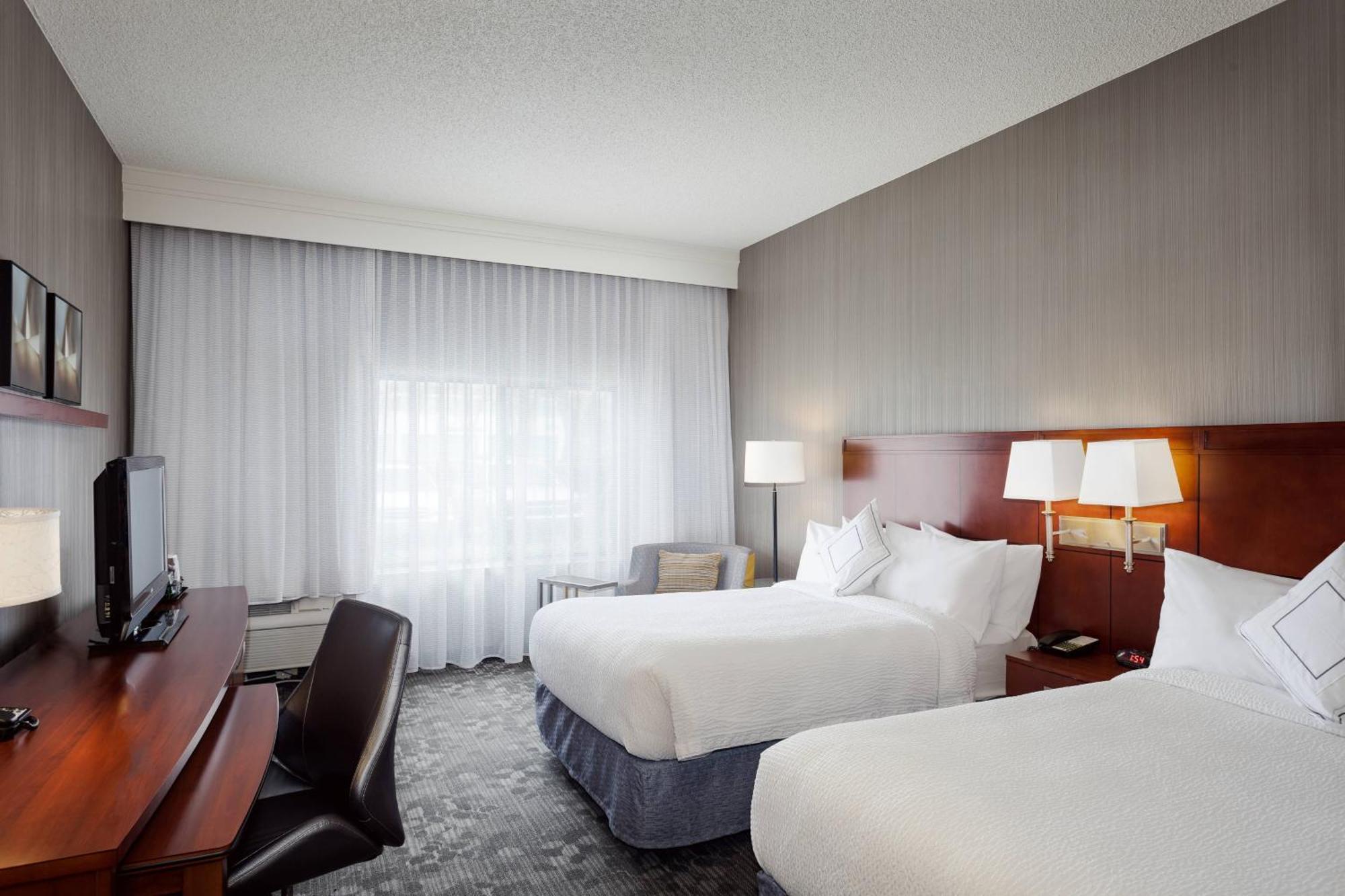 Courtyard by Marriott Stockton Hotell Exteriör bild