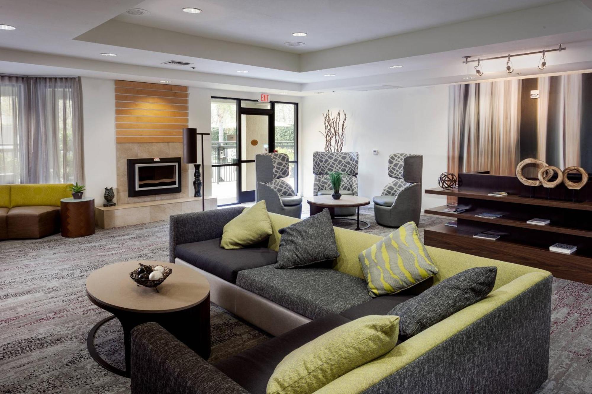 Courtyard by Marriott Stockton Hotell Exteriör bild