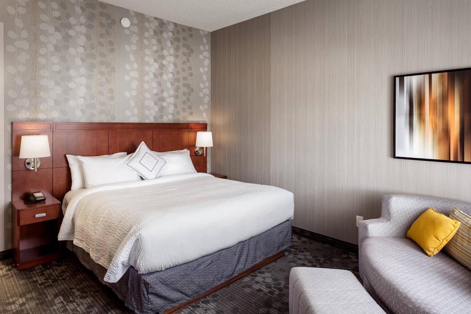 Courtyard by Marriott Stockton Hotell Exteriör bild