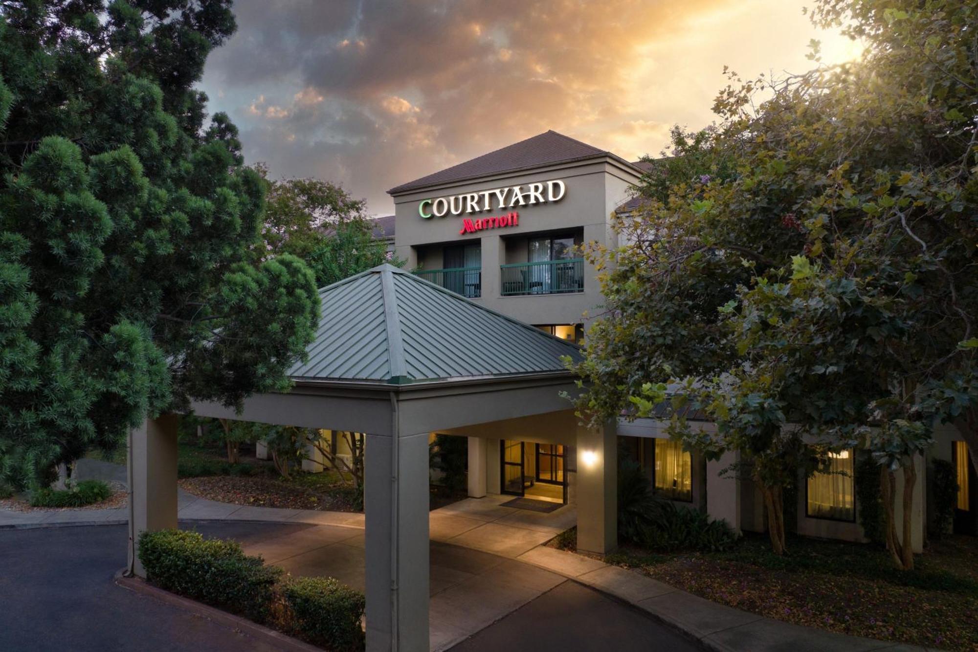 Courtyard by Marriott Stockton Hotell Exteriör bild