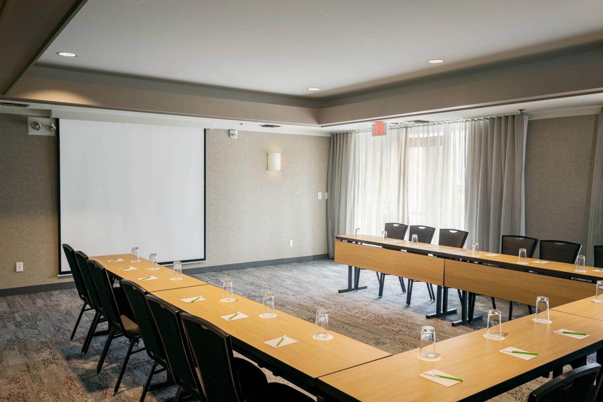 Courtyard by Marriott Stockton Hotell Exteriör bild