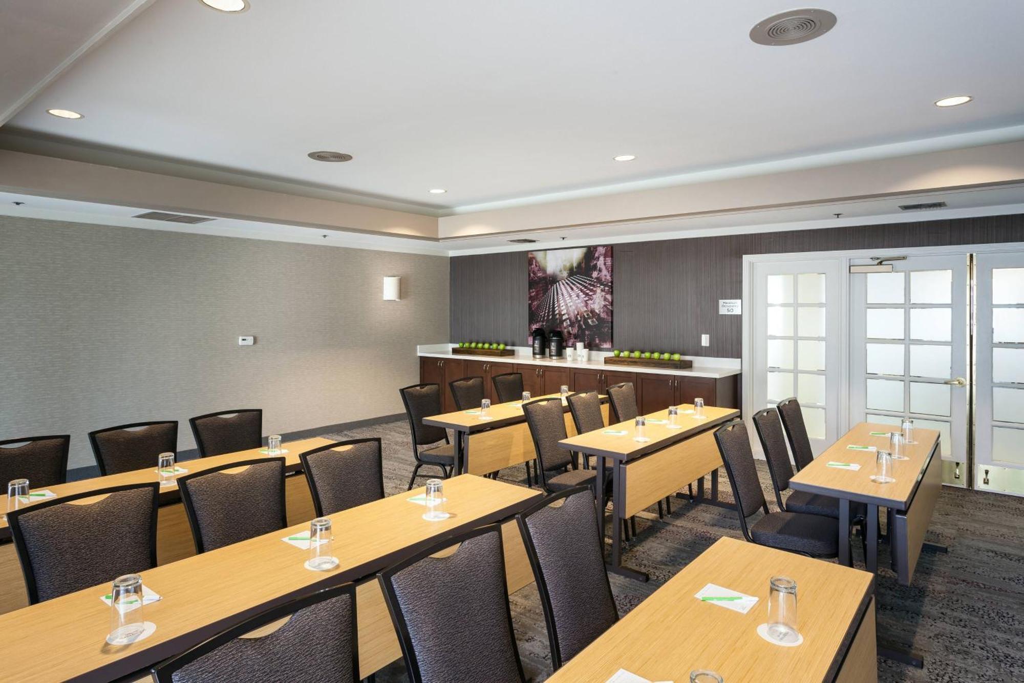 Courtyard by Marriott Stockton Hotell Exteriör bild