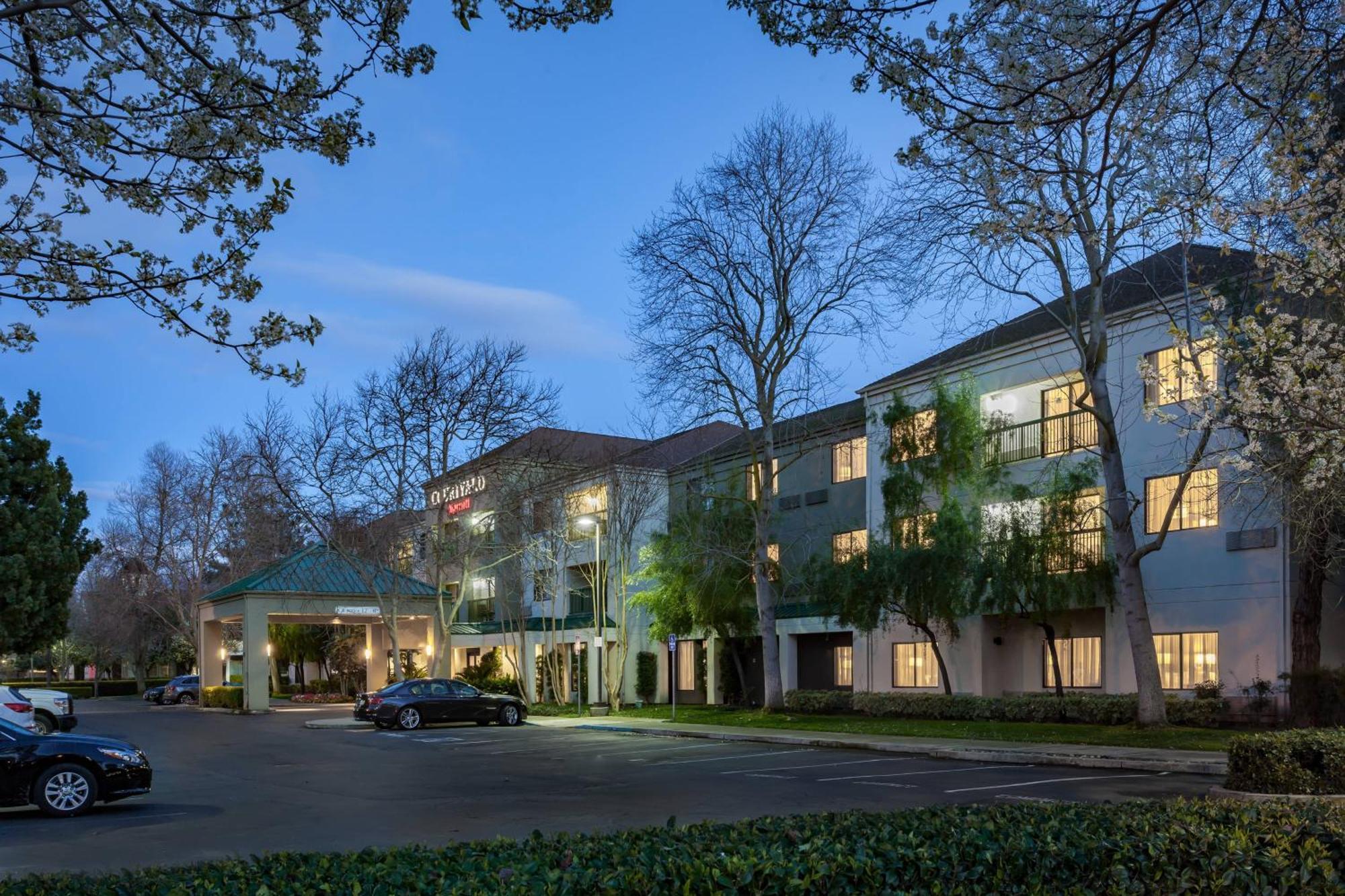 Courtyard by Marriott Stockton Hotell Exteriör bild