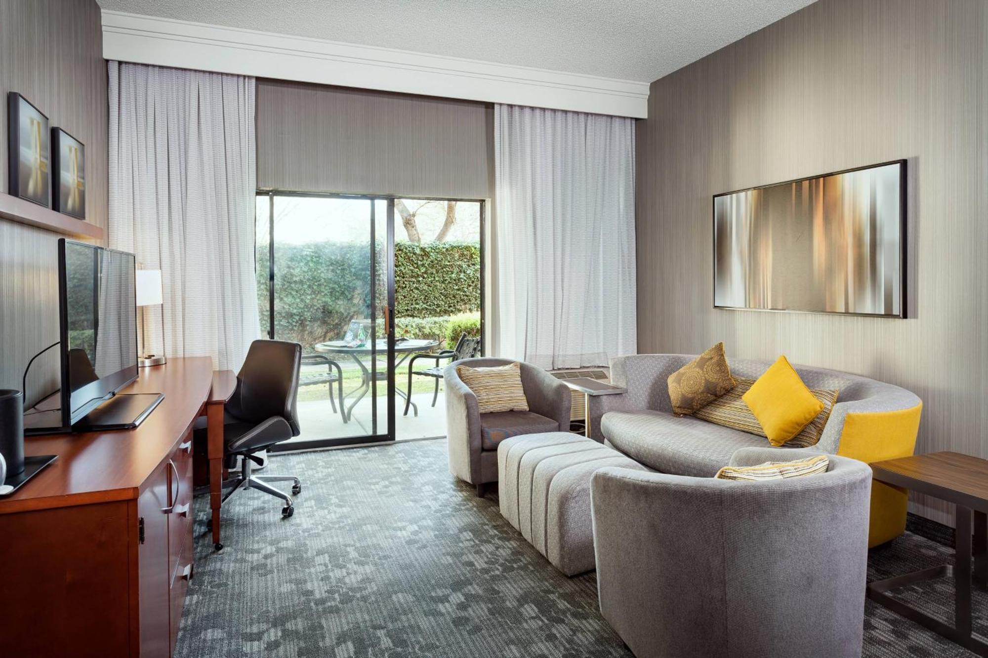 Courtyard by Marriott Stockton Hotell Exteriör bild