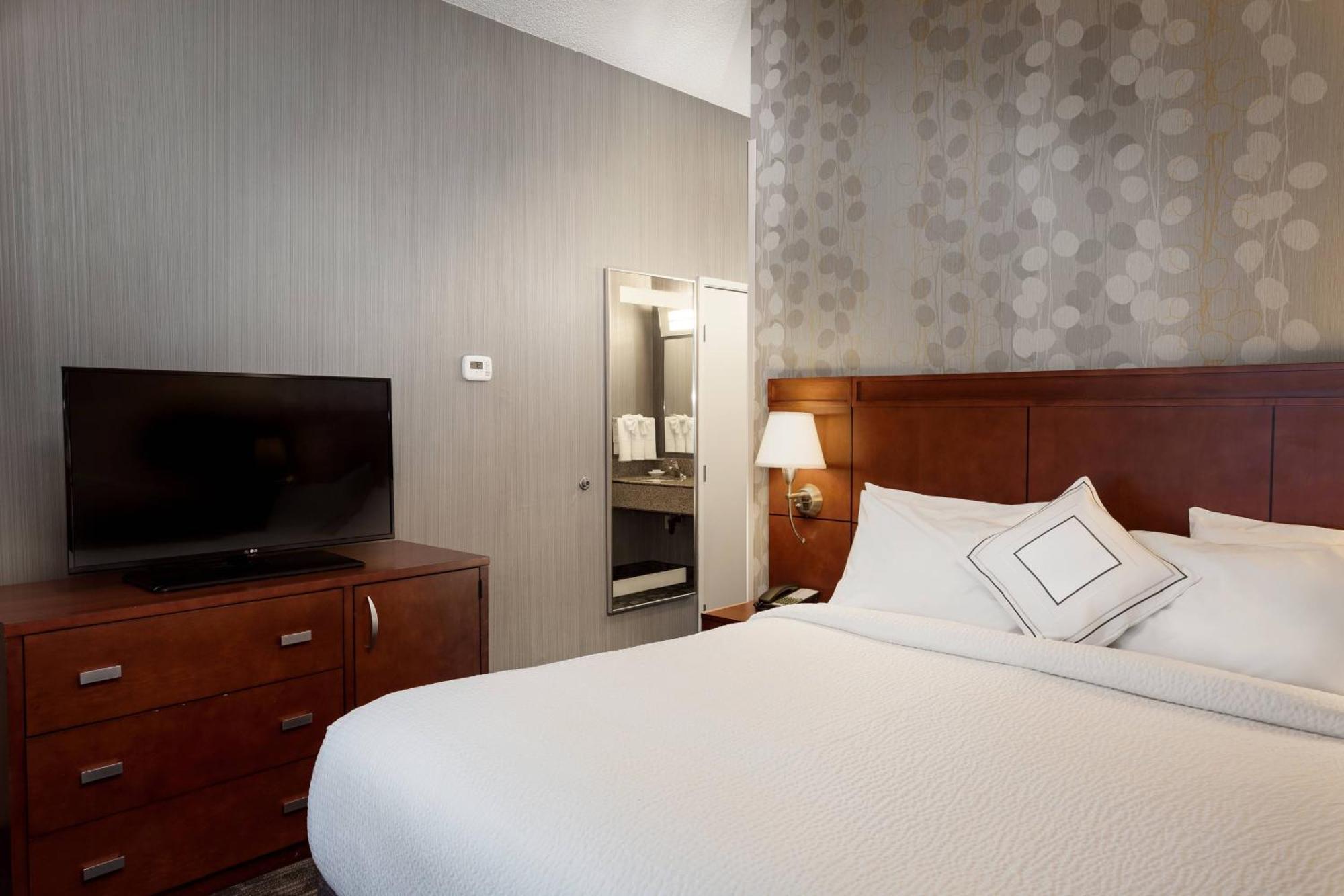 Courtyard by Marriott Stockton Hotell Exteriör bild