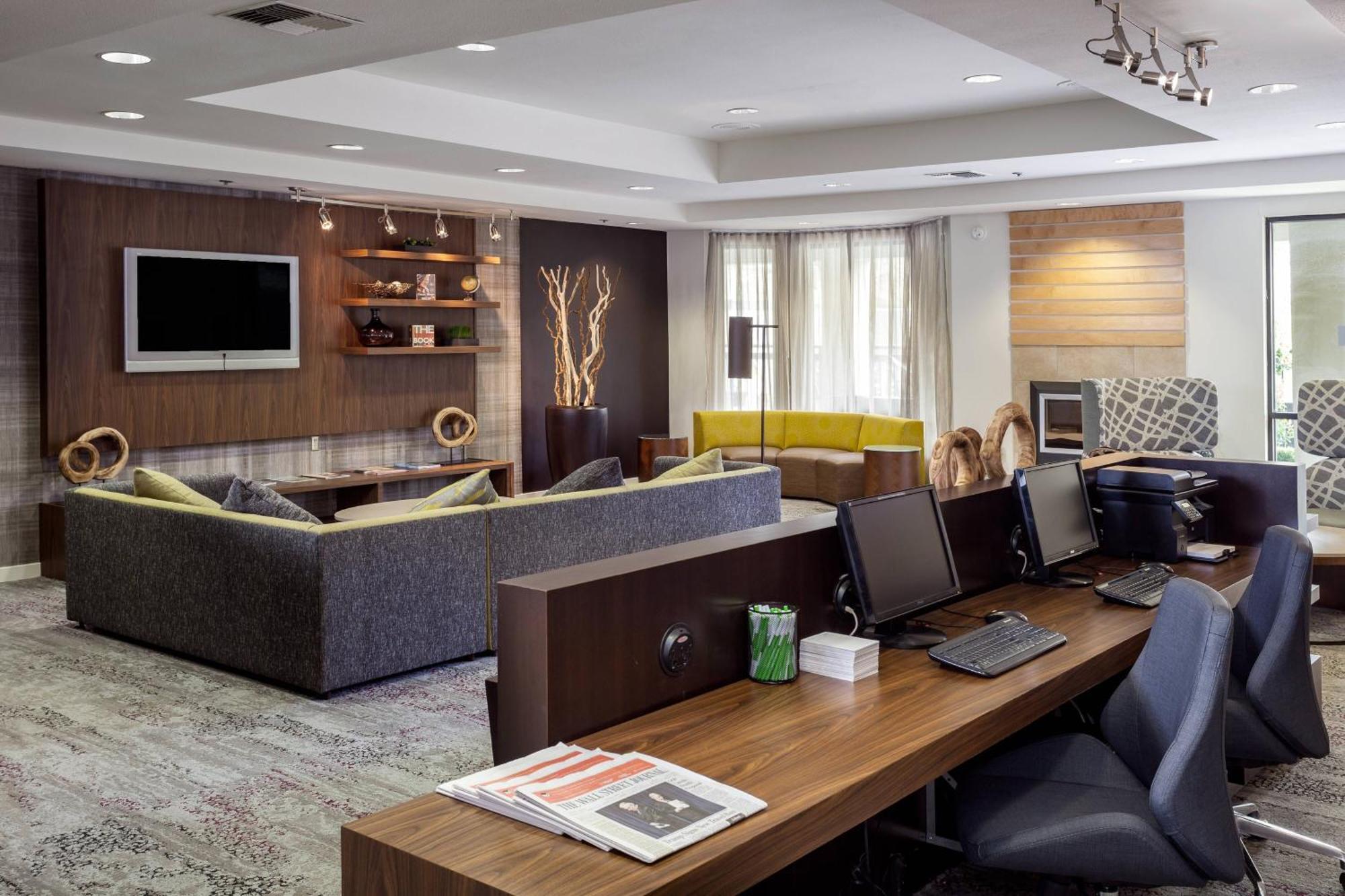 Courtyard by Marriott Stockton Hotell Exteriör bild