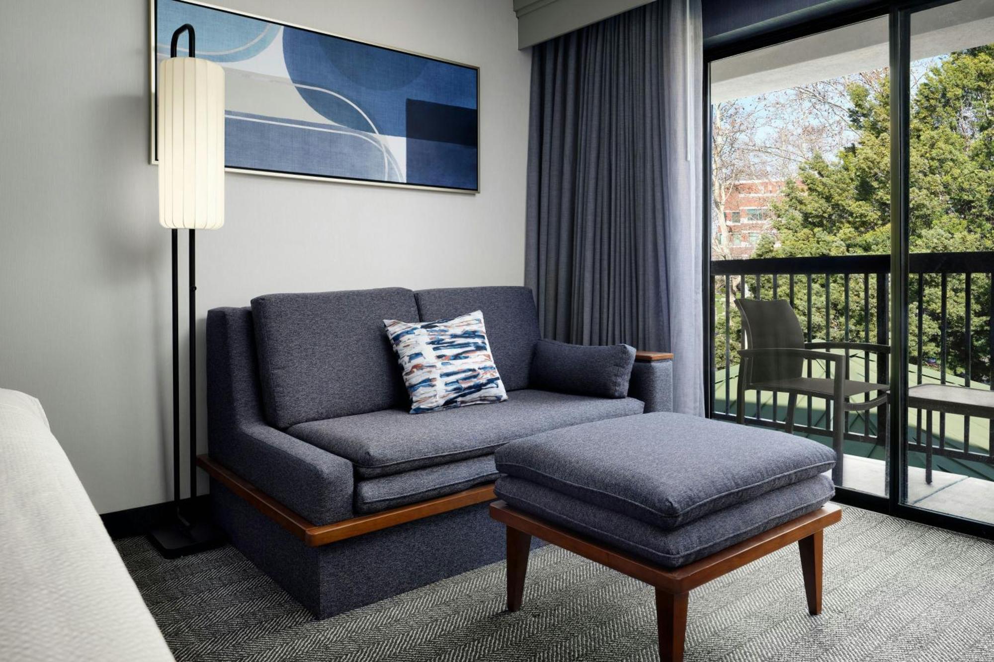 Courtyard by Marriott Stockton Hotell Exteriör bild