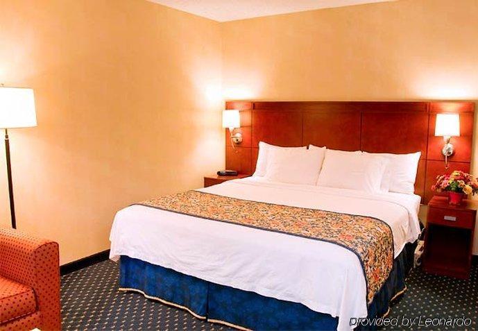Courtyard by Marriott Stockton Hotell Exteriör bild