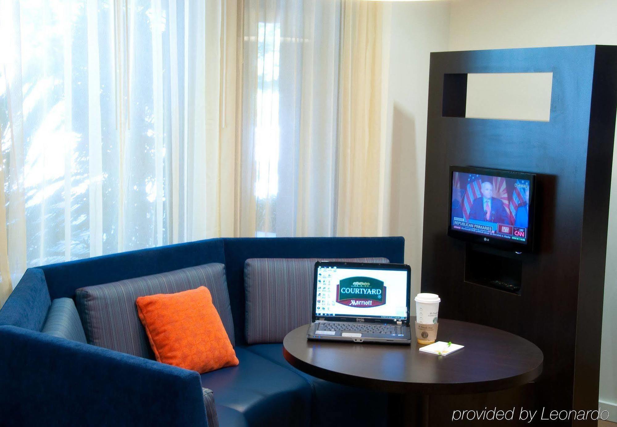 Courtyard by Marriott Stockton Hotell Exteriör bild