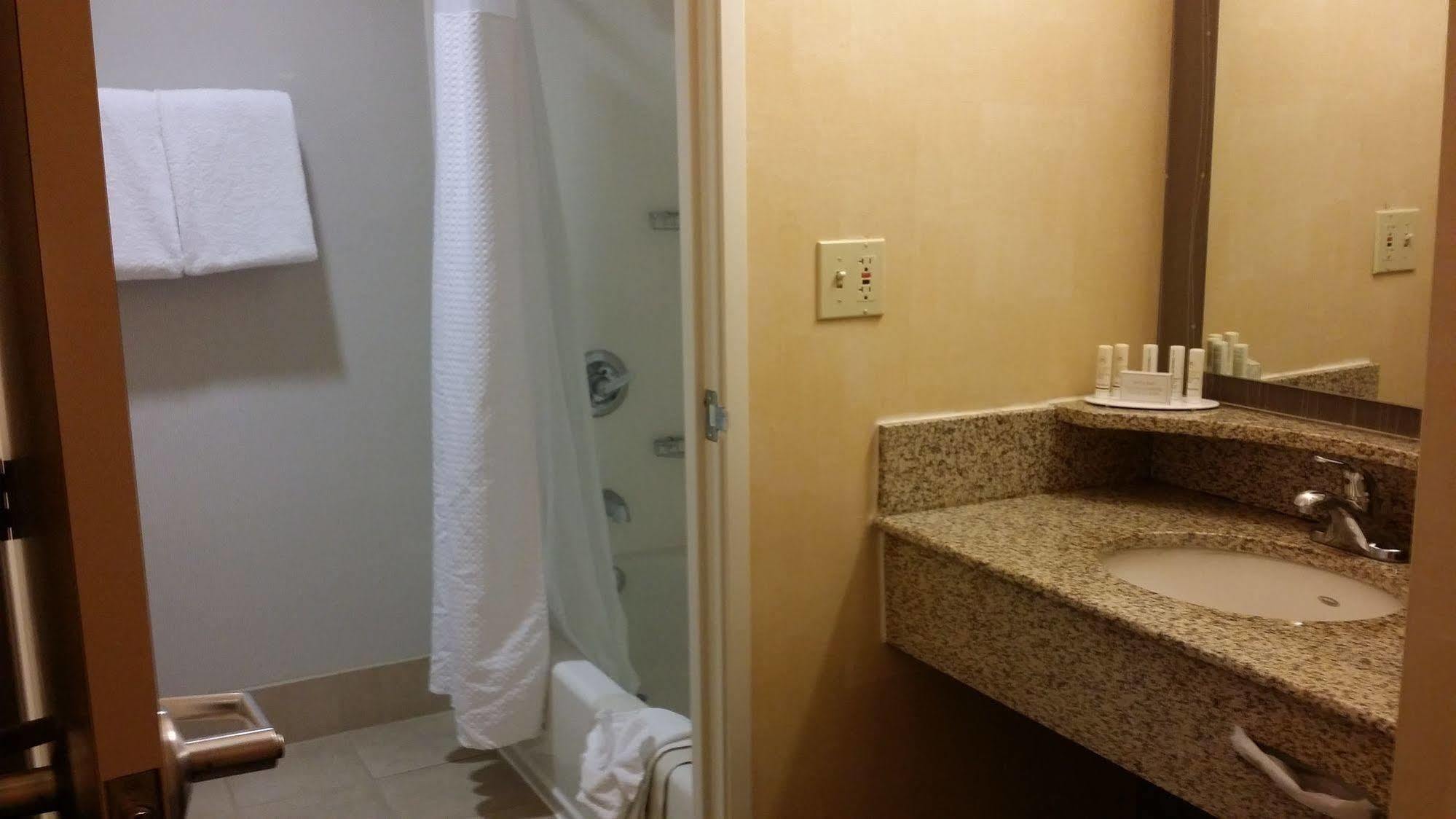 Courtyard by Marriott Stockton Hotell Exteriör bild