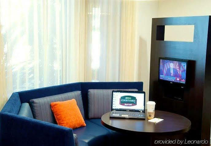 Courtyard by Marriott Stockton Hotell Exteriör bild
